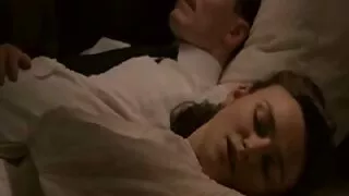 Niegrzeczny turysta pieprzy mocno erotyczne dojrzale francuską dziewczynę w cipki