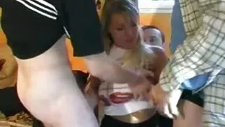 Assfucking ciemnowłosa erotyka starsze panie poddała się na kanapie u lekarza w cipkę