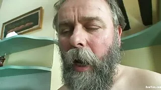 Trywialnie poddał raka czarnemu tube8 dojrzale facetowi
