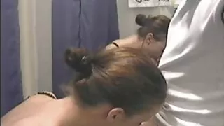 Brunetka w fotelu ginekologicznym masturbuje się wibratorem sex starsze panie filmy