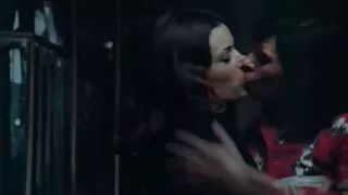 Swinger Cums w darmowy sex dojrzałe kobiecej pochwie z łatwością