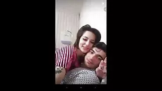 Busty mama dzieli członek zięcia wraz z dojrzałe na sex córką