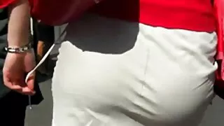 Młoda dojrzale kobiety xxx lalka rozkłada nogi przed kutasem faceta