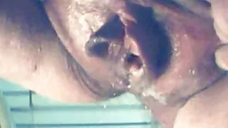 Napalona dziwka sex dojrzała namiętnie poddaje się facetowi w łóżku przed dupkiem